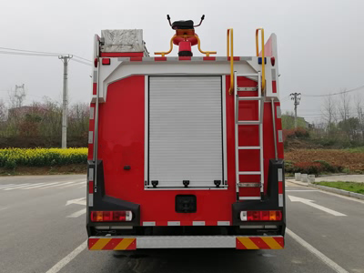 解放J6-8m³泡沫消防车