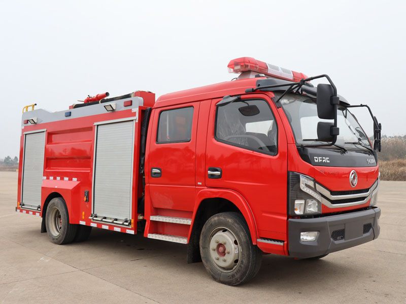 东风多利卡D7-5m³泡沫消防车