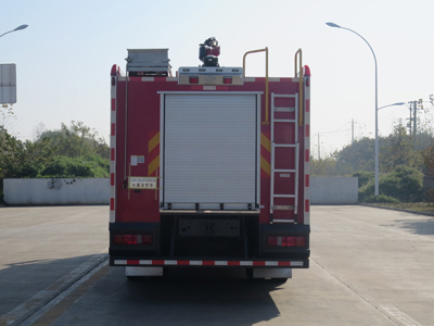 重汽汕德卡8吨水罐消防车