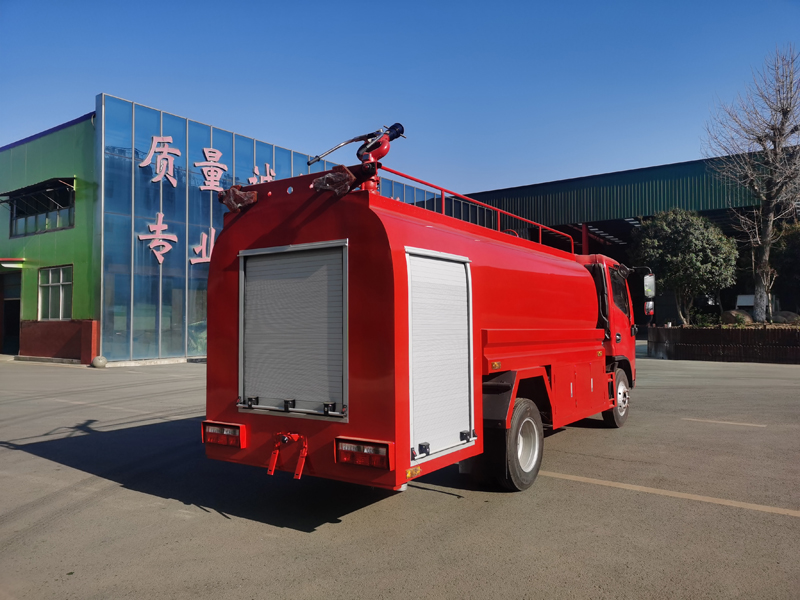 东风多利卡5吨消防洒水车
