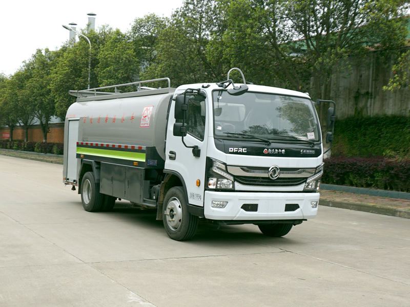 东风多利卡8吨消防洒水车