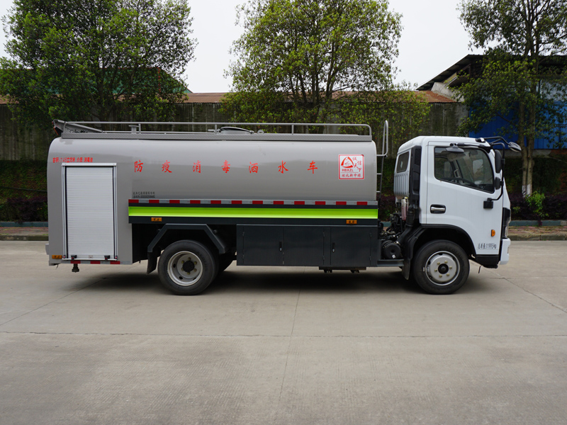 东风多利卡8吨消防洒水车