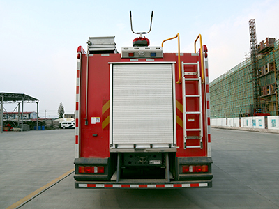 重汽豪沃11m³干粉泡沫联用消防车