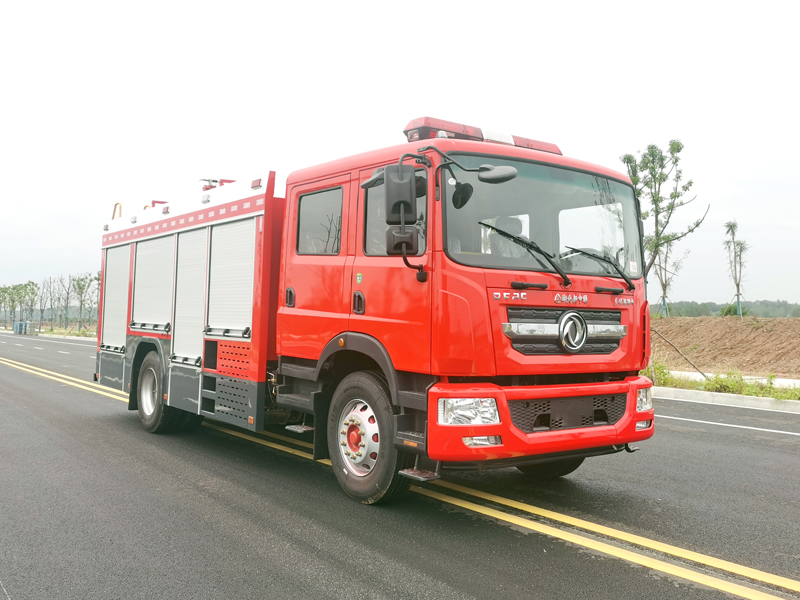 东风8吨水罐消防车