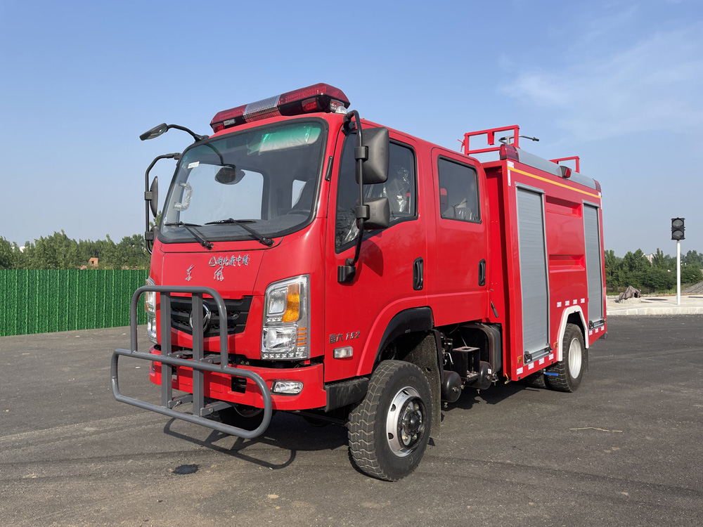 东风4.2吨四驱水罐消防车