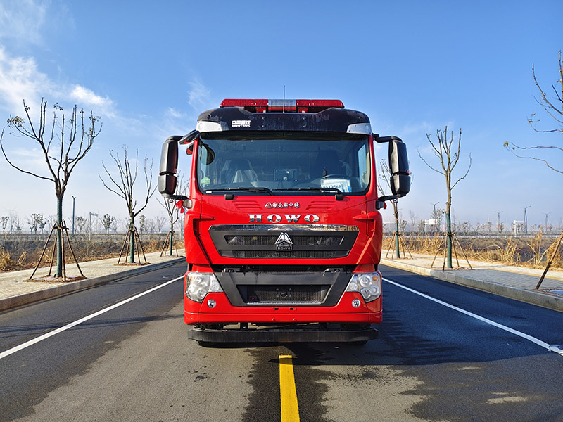 重汽豪沃8m³泡沫消防车