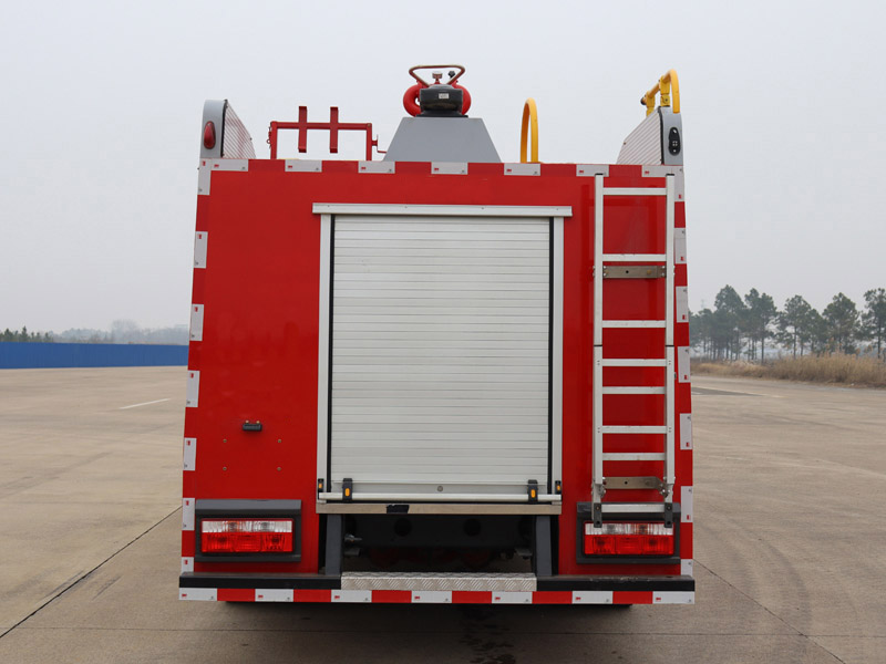 东风多利卡D7-5m³泡沫消防车